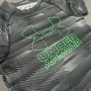 Under Armour Boys Youth Grey And Green Short Sleeve Shirt YSM